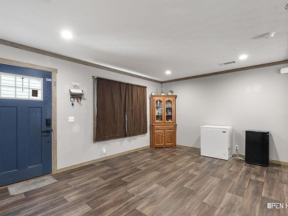 2nd image of 206 Park Ave