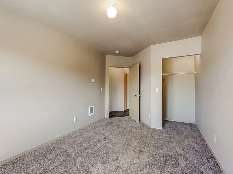 Gateway Village Apartments — Photo 54