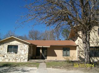 213 3rd St, Ingram, TX 78025
