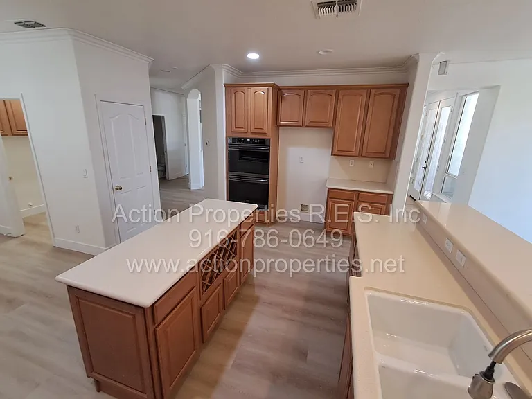 6145 Crater Lake Dr — Photo 43