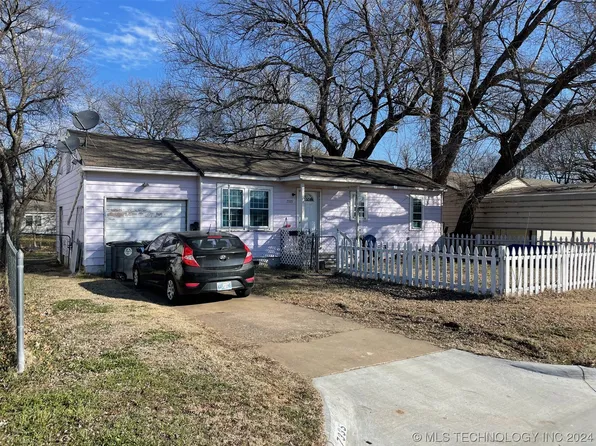 7335 E King Pl, Tulsa, OK 74115