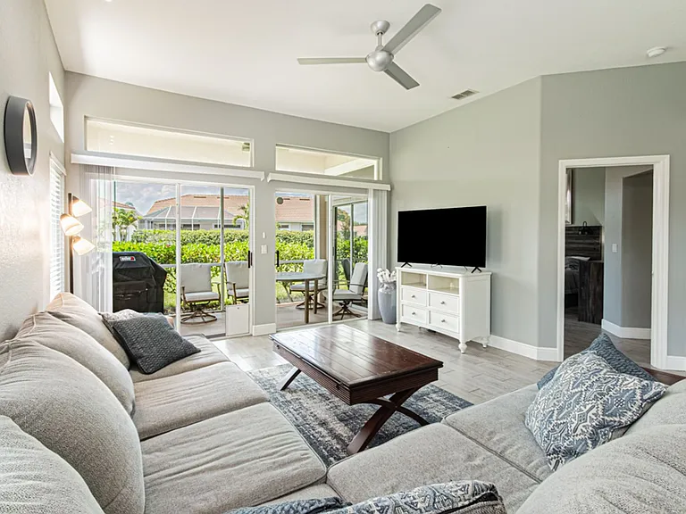 12855 Devonshire Lakes Cir — Photo 19