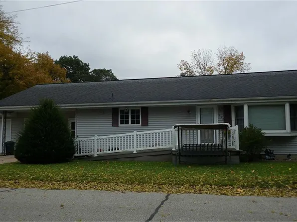 202 1st St, Delhi, IA 52223