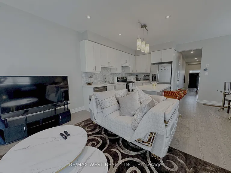 6 Larkin Ln — Photo 2