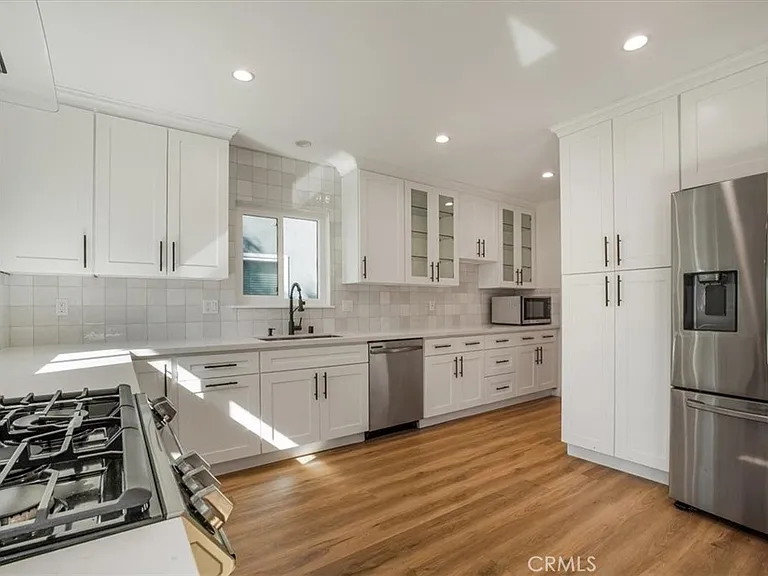 16329 Napa St — Photo 16