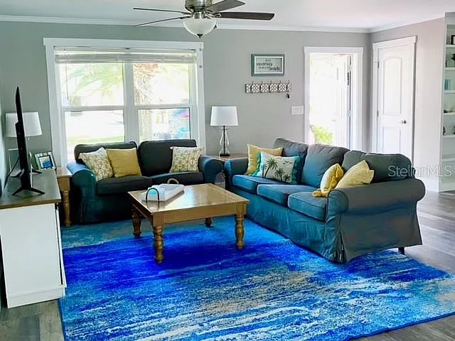 3 bed, 2.0 bath, 1743 sqft, $8,000 — Photo 2