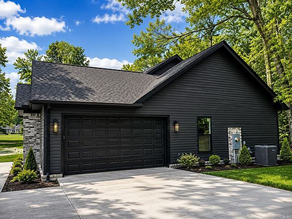 2nd image of 1024 Ridgewood Dr
