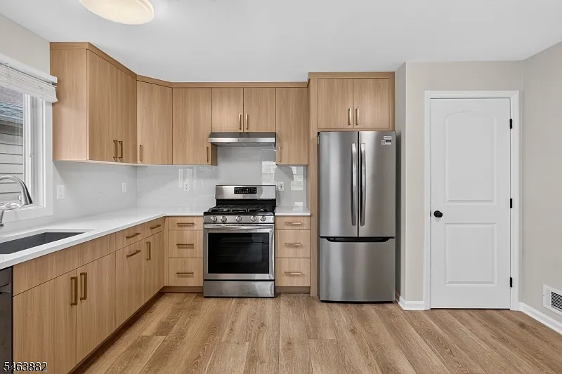 2 bed, 1.0 bath, $2,750 — Photo 2