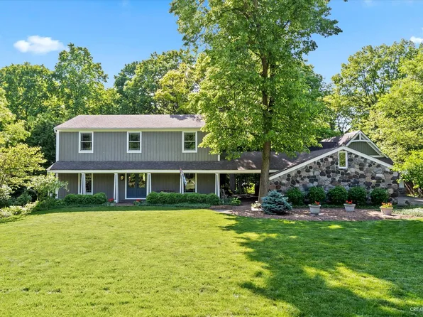 4N010 Thornapple Rd, St Charles, IL 60174