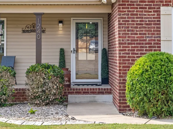 1240 Everwood Dr, Ashland City, TN 37015