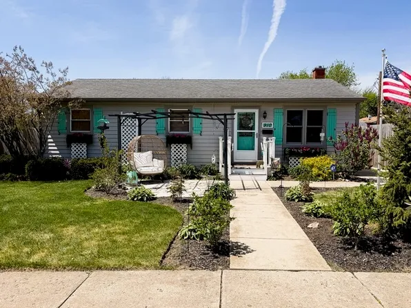 910 Shields Ave, Winthrop Harbor, IL 60096