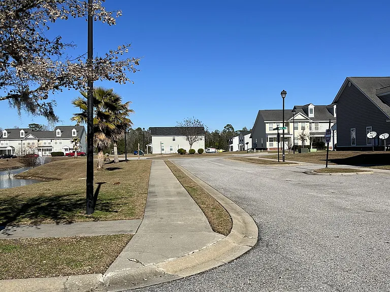 819 Terrell Dr — Photo 4