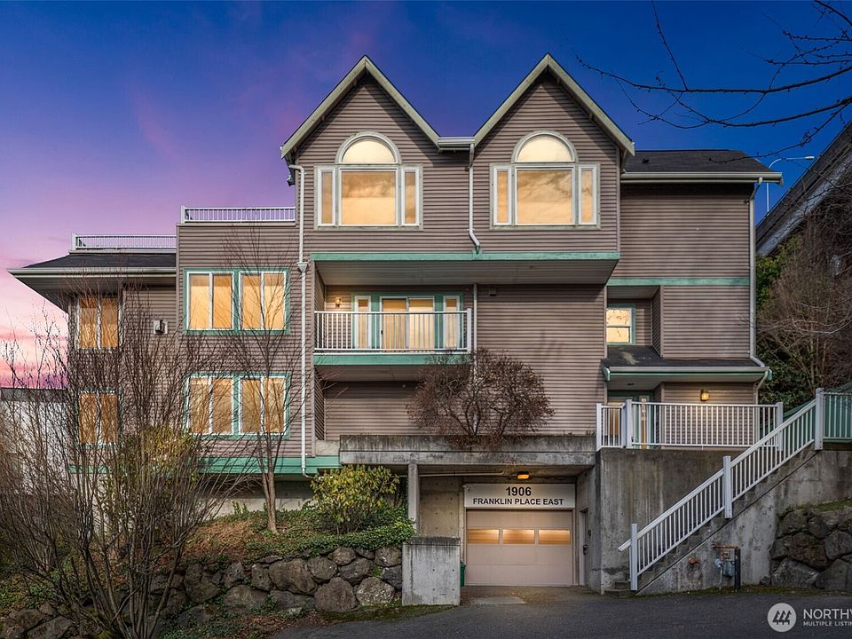 Stunning Seattle evenings on Eastlake. Tucked away, quit building w/ committed owners and community.>