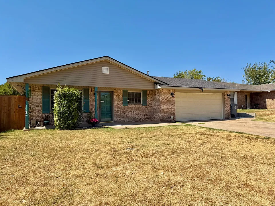 5506 NW Cottonwood Dr