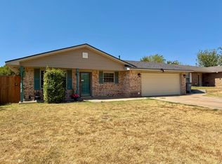 5506 NW Cottonwood Dr, Lawton, OK 73505
