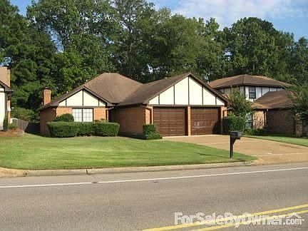Front View
						:
						New outside paint, entry walkway and porch