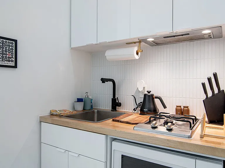 8th Street Studios Near Downtown Los Angeles Move-In Special — Photo 35