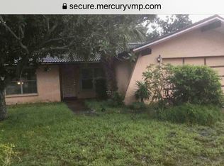 678 Circle Dr E, Largo, FL 33770