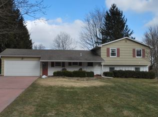 41 Dublin Heights Rd, Penfield, NY 14526