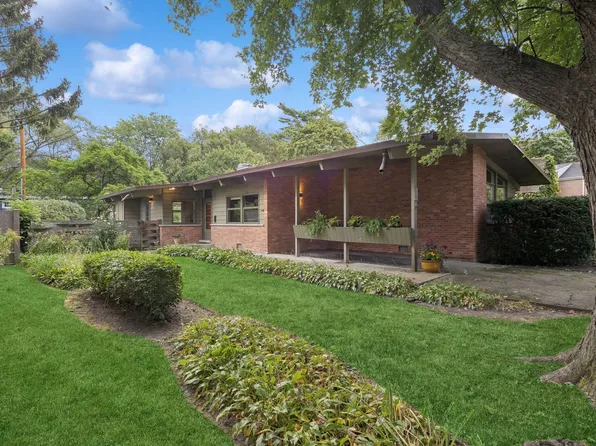 345 Flora Pl, Highland Park, IL 60035