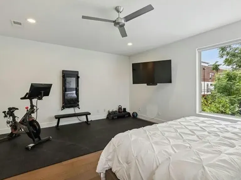 4413 Roseland Ave — Photo 13