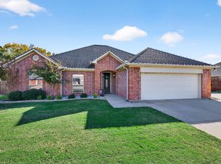 122 2nd St, Lindsay, TX 76250