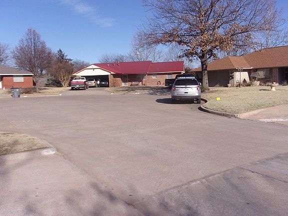 4th image of 908 NW Cheryl Pl