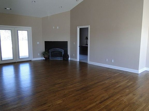 3rd image of 2658 Suffolk Dr