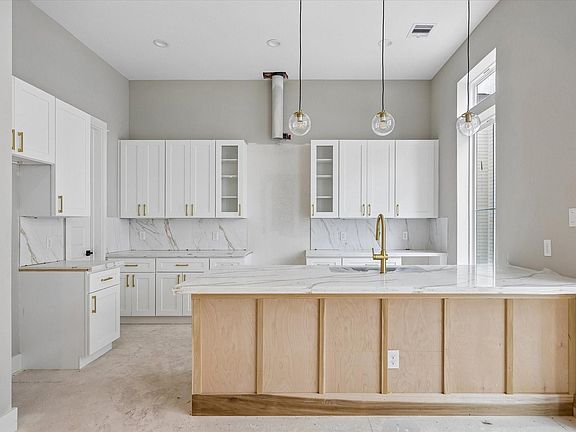 2nd image of 1187 W 19th St