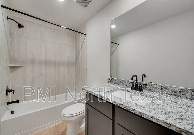 1421 Butler Ave — Photo 15