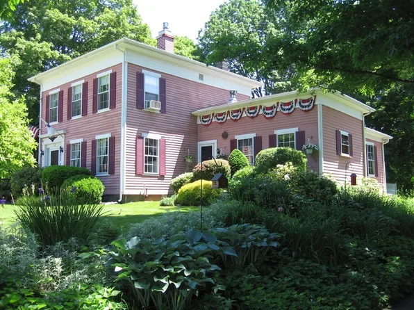48 Main St, Wales, MA 01081