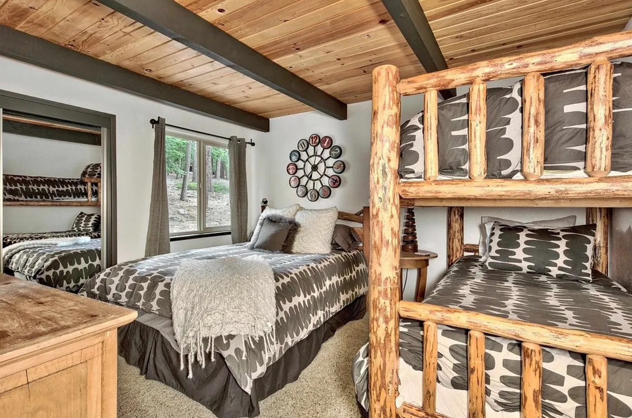 Lausanne Way, Truckee — Photo 4