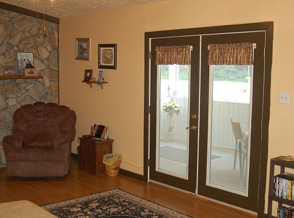 3rd image of 1606 Maple Dr