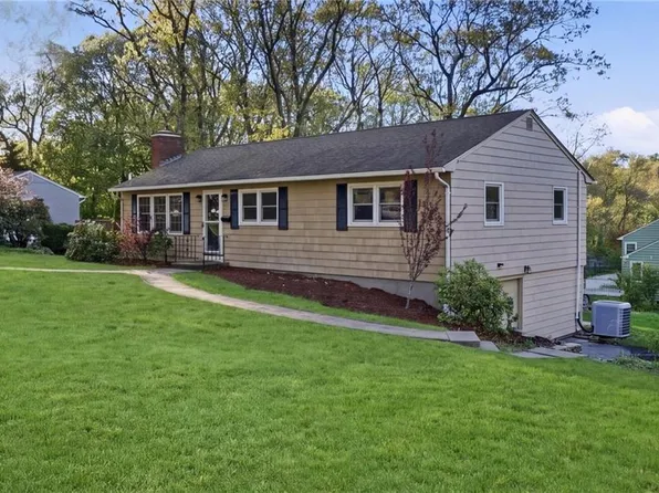 187 Maplewood Dr, East Greenwich, RI 02818