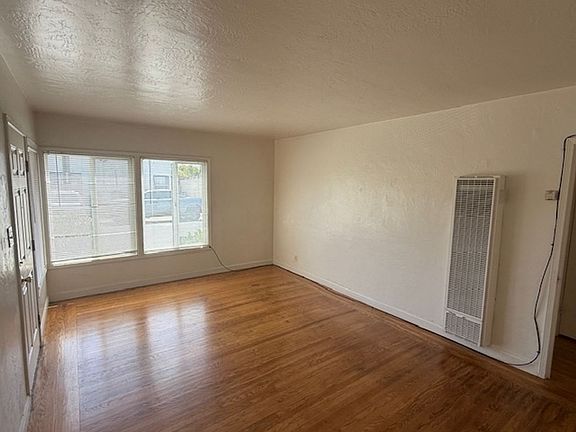 3rd image of 345 38th St #345
