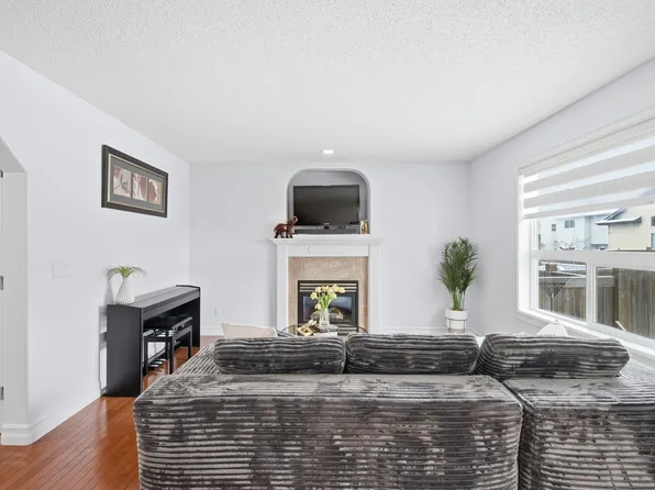 3016 24th Ave NW, Edmonton, AB T6T 0G7