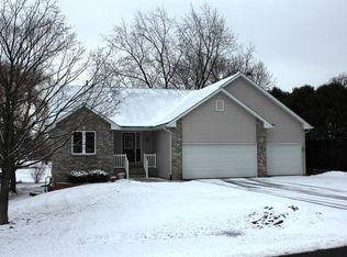 1130 Candlewick Dr NW, Poplar Grove, IL 61065