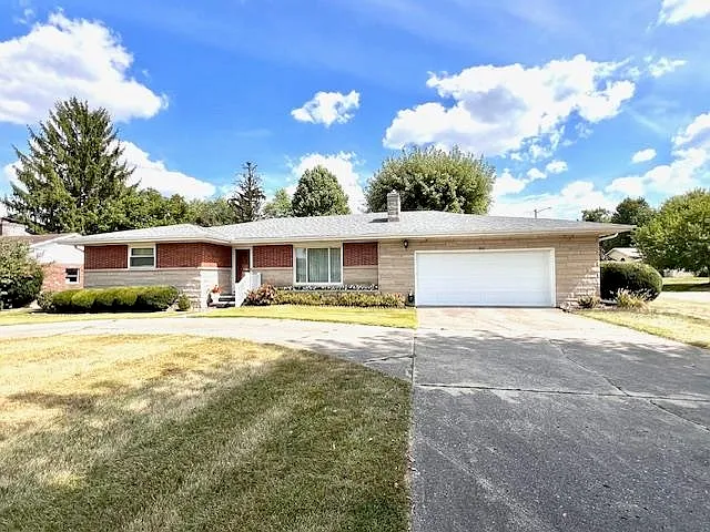 332 Sunset Ave photo 1