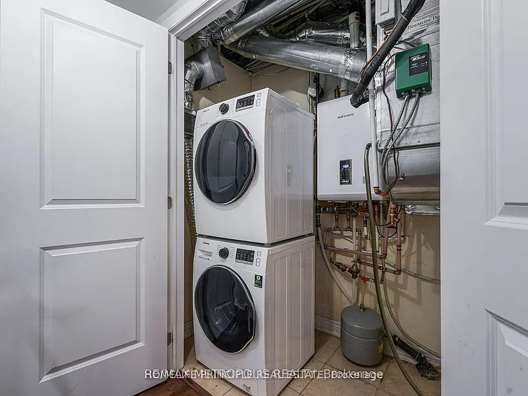 9621 Jane St #6 — Photo 15