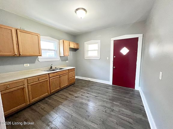 5th image of 2121 W Lee St