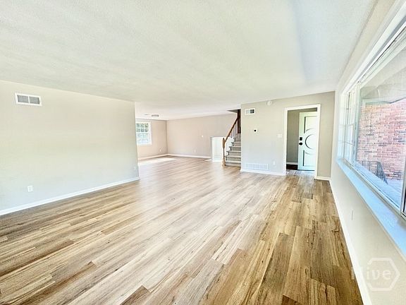 4th image of 3107 Lincoln Street