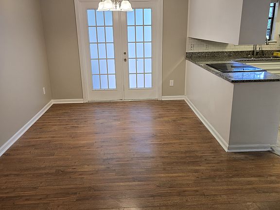 4th image of 920 Countryside Ln