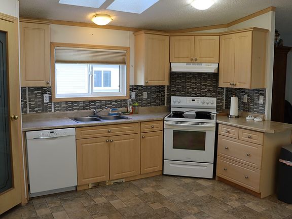 4th image of 4204 47th St #49