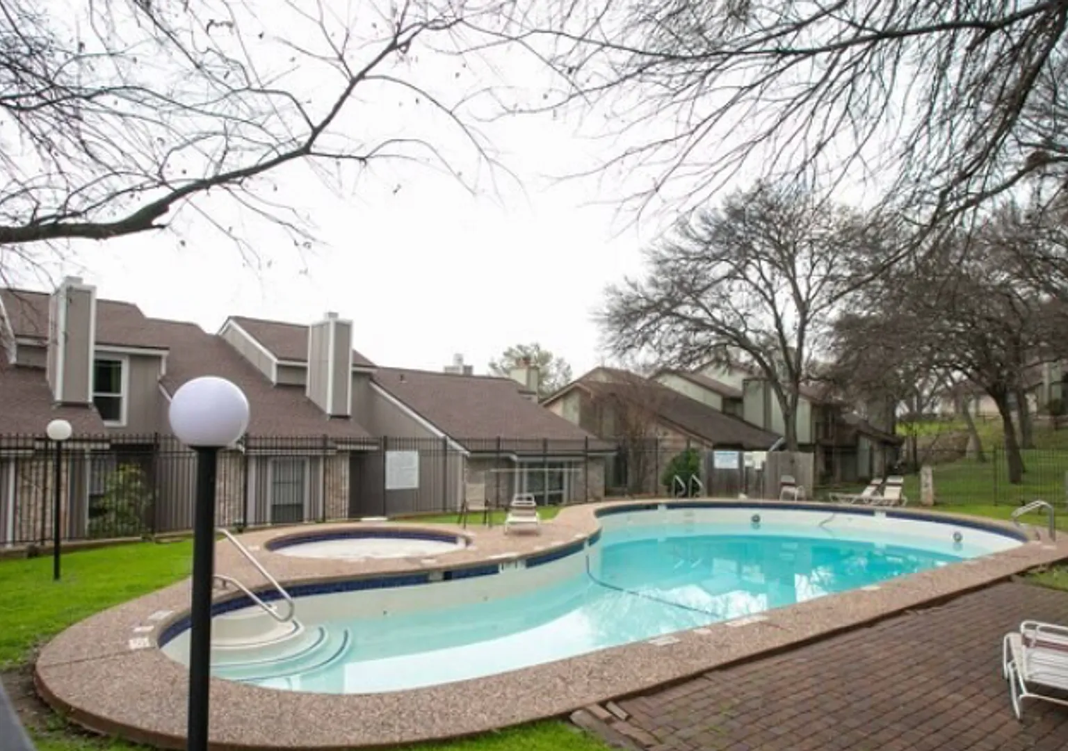 Room in 2 Bedroom Home in Austin — Photo 4