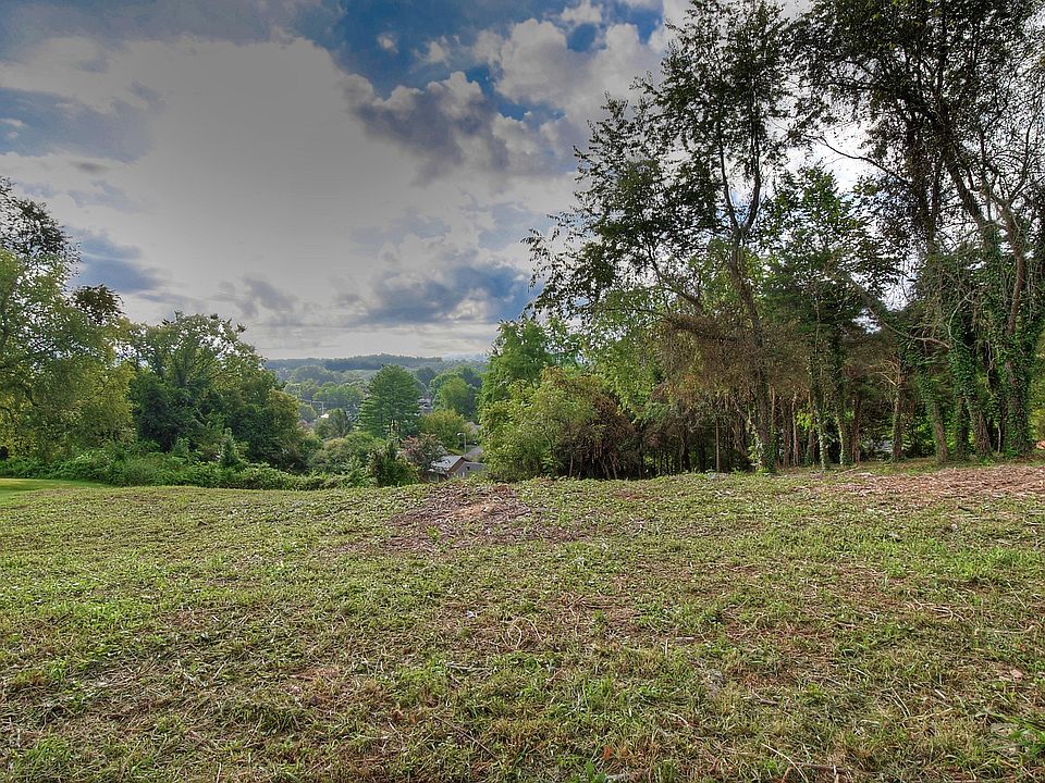 1st image of 2 Sweetwood Dr