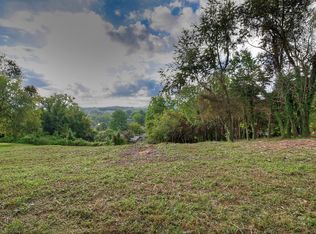 2 Sweetwood Dr, Johnson City, TN 37615