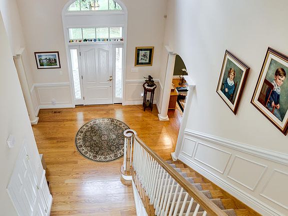 2-story foyer
