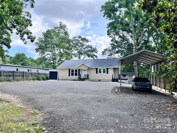2104 Moose Rd, Kannapolis, NC 28083