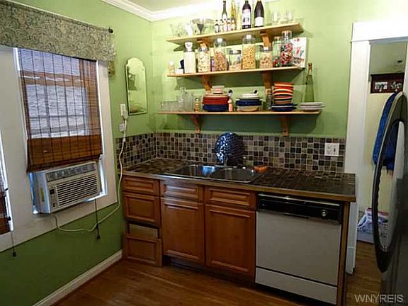 4th image of 56 Tremaine Ave