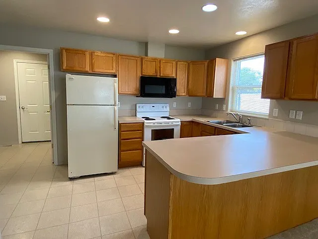 66 Wellsprings Dr — Photo 3